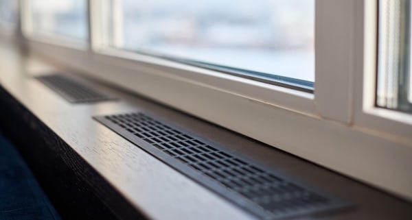 Grilles de ventilation sur les fenêtres : tout savoir sur leur pose